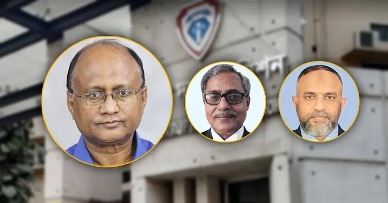 বাম থেকে দুদক চেয়ারম্যান ড. মোহাম্মদ আবদুল মোমেন, কমিশনার মিঞা মুহাম্মদ আলি আকবার আজিজী ও ব্রিগেডিয়ার জেনারেল (অব.) হাফিজ আহসান ফরিদ